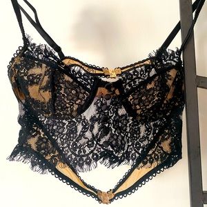 Gorgeous lace bralette with underwire.